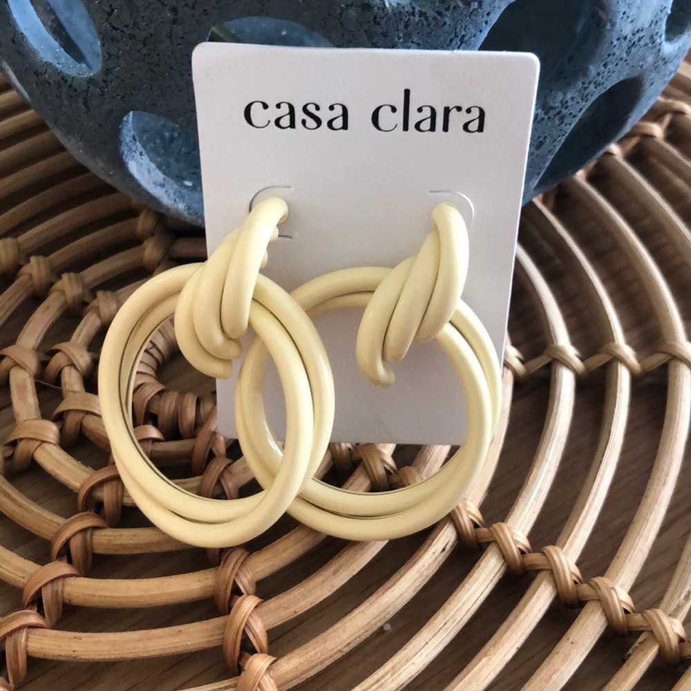 Revolve - Casa Clara Holidae Earring in Ivory
